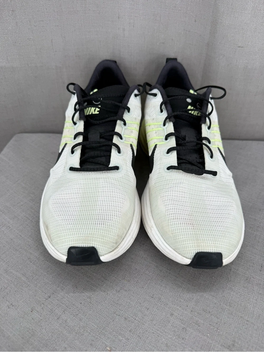 Nike Lunar Roam Men's Size 9.5 US Running Shoes Off White Volt